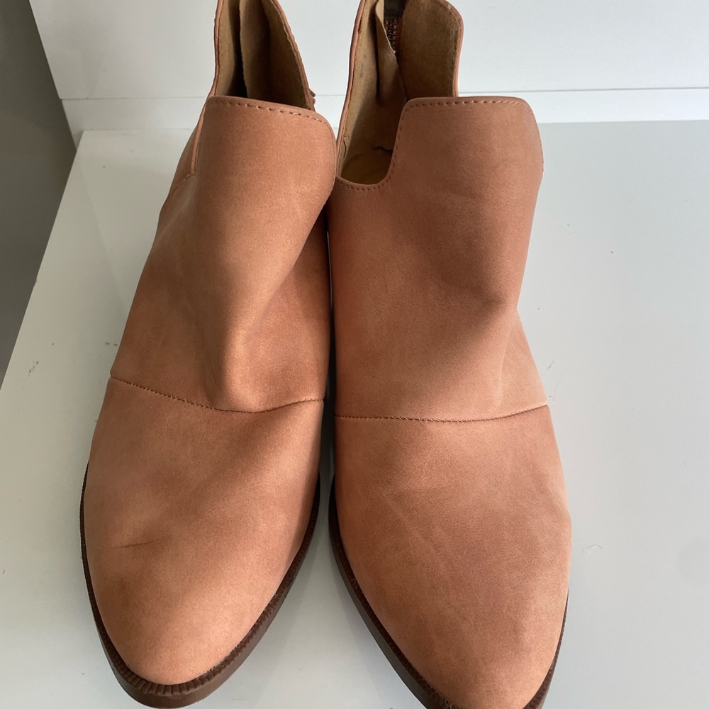 Qupid Tan Ankle Booties with Elastic Panels